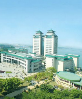 艾塔科儀兩獲中南民大資環(huán)學(xué)院橄欖枝(超純水器)