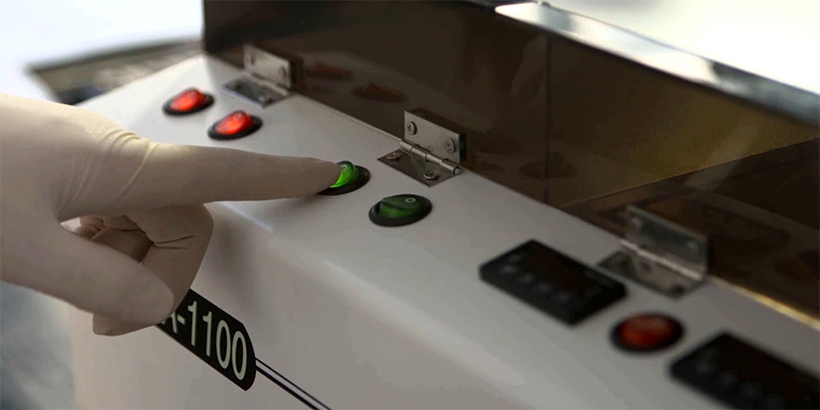 CFA-1100 連續(xù)流動(dòng)分析儀操作簡便，自動(dòng)化程度完全