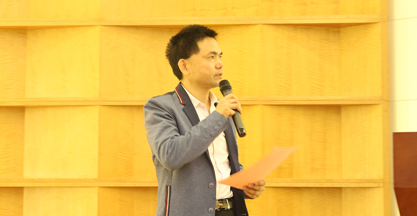 大會全程由中南民族大學(xué)藥學(xué)院李效寬主任主持